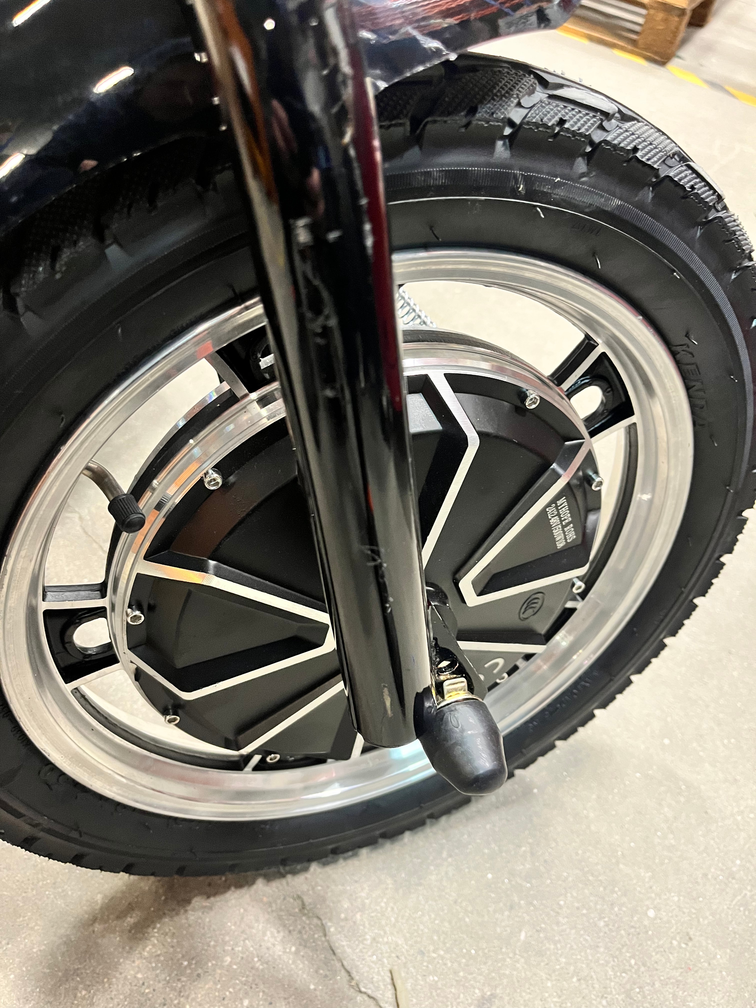 Fyndex - Trehjulig scooter Trigger, 500W - Svart